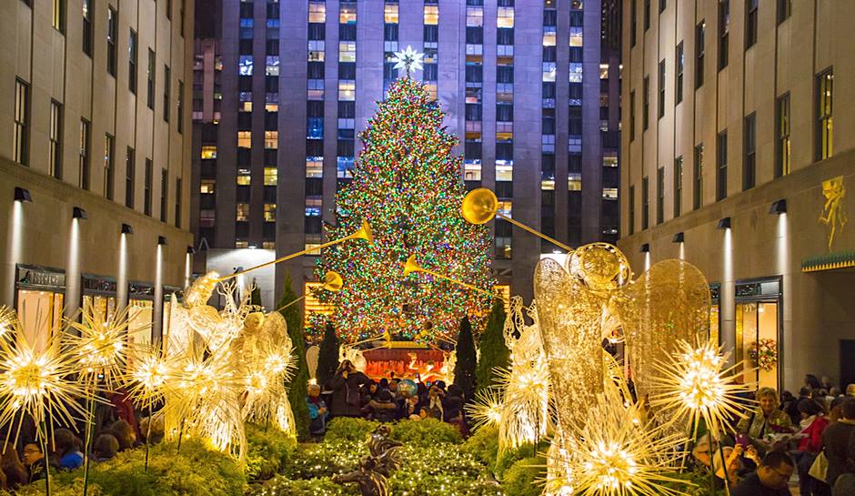 SnappedUs's tweet photo. 🎄🎁❄️The festive magic is behind the corner - let's capture the magic together!  📸✨🎄

#professionalphotography #professionalphotographer #photographymagic #christmasphotoshoot #newyork #newyorkchristmas https://t.co/eari0e3SHF