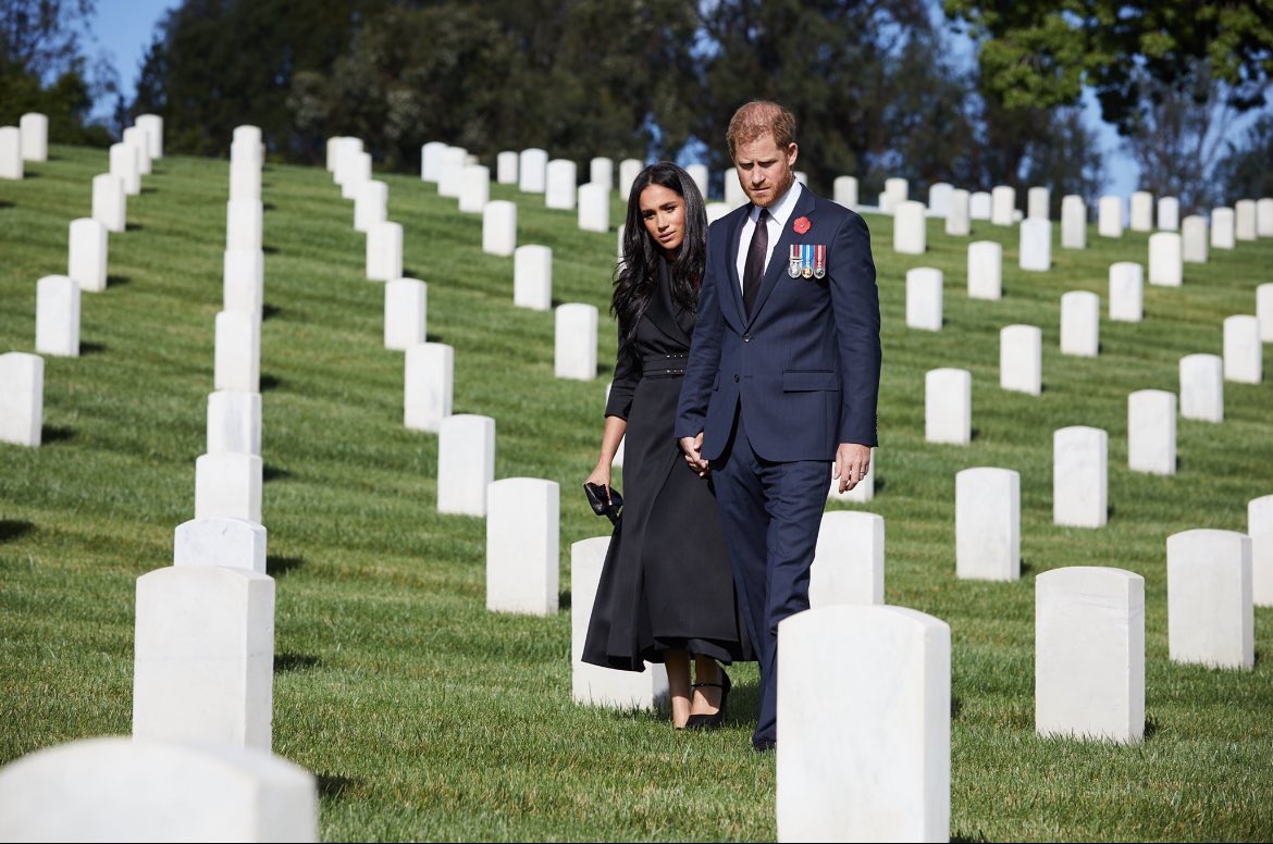 I didn’t know that when the Harkles decided to do a pap walk at the veterans cemetery in Los Angeles  to cosplay Royals on Remembrance Day, with their own film crew and photographers, their security CLOSED THE CEMETERY TO FAMILY MEMBERS,  preventing them from paying  their