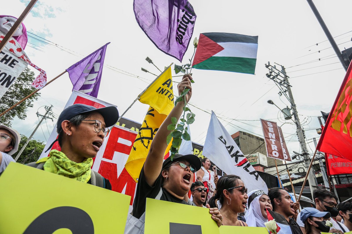 SENTROLabor's tweet photo. We join all progressive organizations and mobilizations today that stand against poverty and militarism. Peace is the foundation of truly just and prosperous societies. We express our desire to build peace, not cultures and industries for war.
https://t.co/WbiQF6nEj5

#Ceasefire https://t.co/pSz7Iufebs
