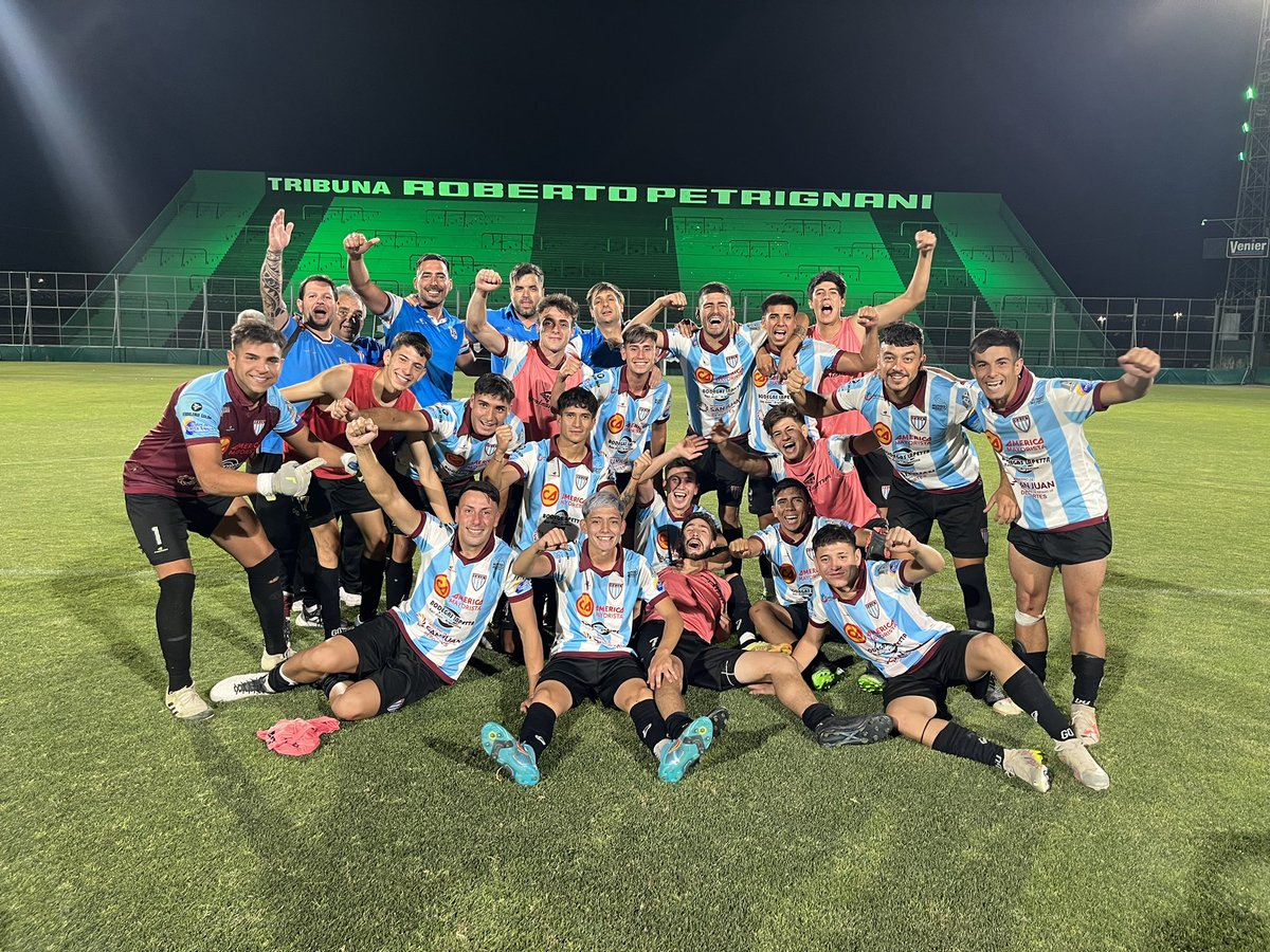 atleticoalianza's tweet photo. ATLÉTICO ALIANZA A LA FINAL 💪🏻
El Lechuzo le ganó a San Martín por penales y se clasificó a la Final del #TorneoLocalLSF
📸 @TarlyMQ
🇱🇺 #VamosLechuzos https://t.co/cIuST76T6s