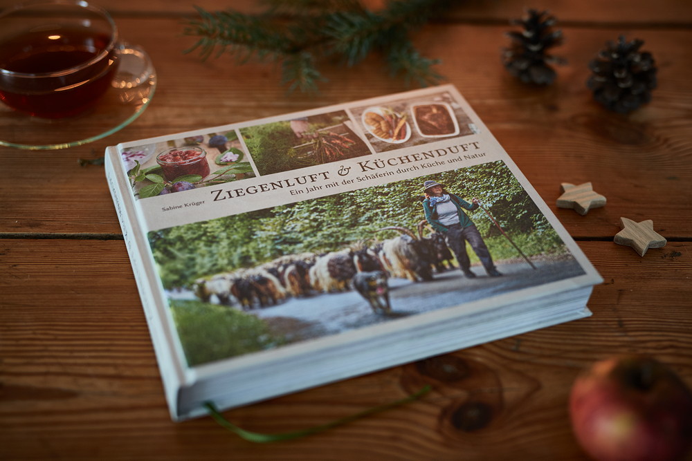 Ihr könnt was für mich tun: Ihr könnt ein bisschen Reklame für mich machen und diesen Tweet teilen. Mein Ziegenluft&amp;Küchenduft Buch ist für meine Enkel das Lieblingsbuch der Oma, es gibt so viel zu entdecken über die Schäferinnenarbeit. Zu bestellen: 
giel-bildwelten.de/ziegenluft-und…