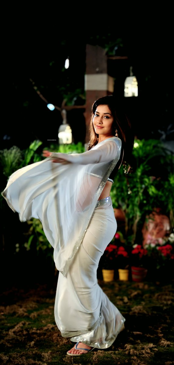 SivaHarsha_23's tweet photo. Happy Birthday Raashii Khanna 💃🏻✨🤍

#RaashiiKhanna https://t.co/tz52FJ8g1o