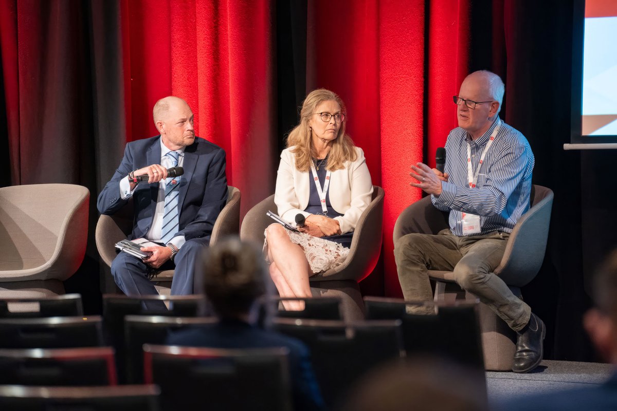MS_Australia's tweet photo. Panel Discussion on #MS and the #NDIS featuring @desgraham_msa, Chair of MS Australia; Professor Bruce Taylor, Professorial Research Fellow at @MenziesResearch  Institute for Medical Research; and Melanie Kiely, CEO of @MSWA_ 

#MSResearchConf2023 https://t.co/PTQZ7VqiLq