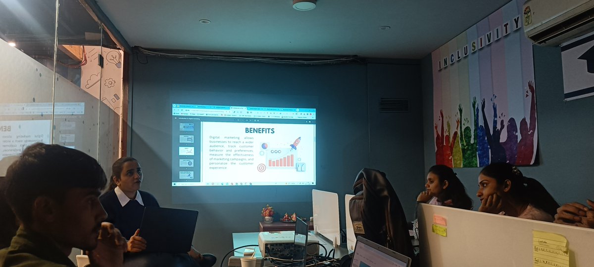 lskdminstitute's tweet photo. "📲 Social media algorithms constantly evolve. Stay on top of the changes and adjust your strategy to maximize reach and engagement. #SocialMediaAlgorithm #SMM" #lskdm https://t.co/2EvtgRwld3