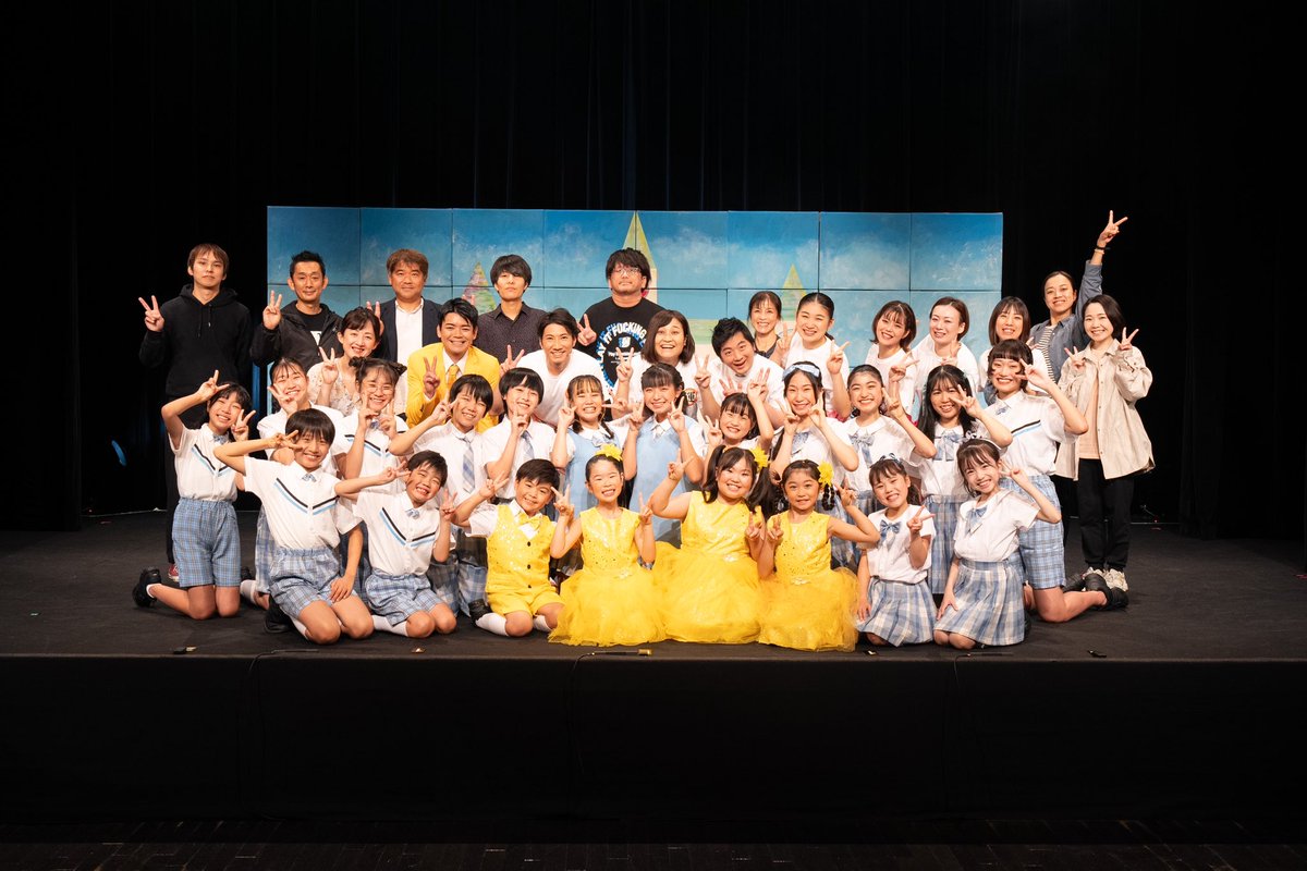 o_u_project's tweet photo. 【集合写真】
この舞台を支えてくださった
スタッフ陣。
この舞台が無事に終えれたのは
皆様のおかげです。
本当にありがとうございました！！
#ハローララバイ2023 https://t.co/s6kVqQZGST