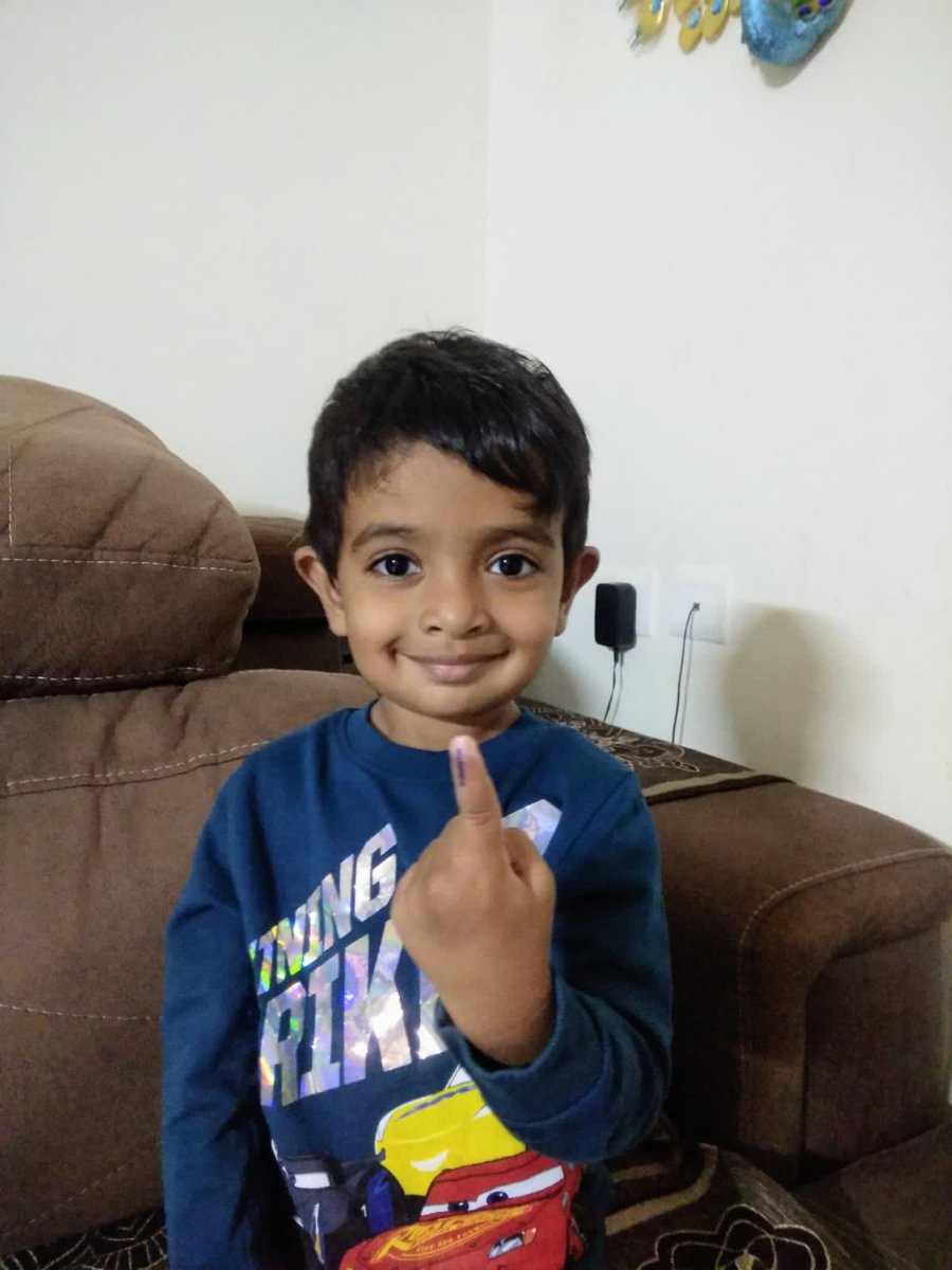 arshiv_puli's tweet photo. Caste your vote 😀😀 https://t.co/9adSmfCOwo
