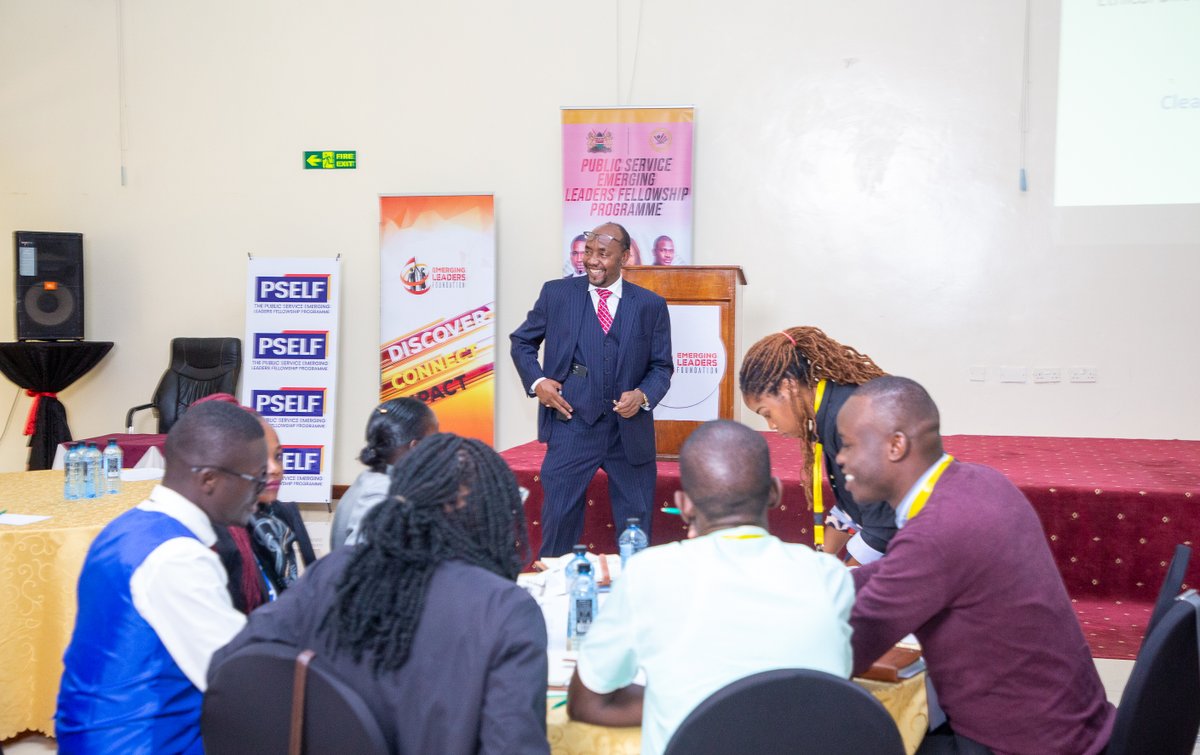 elfafrica1's tweet image. Day 3 of #PSELFWeek 

Group work makes the dream work, aye? Our Fellows dove into group discussions on ethical leadership, tackling the challenges of recognizing and resolving ethical dilemmas in public service. #ELFImpact