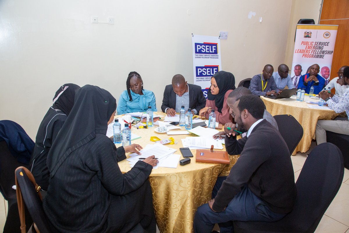 elfafrica1's tweet image. Day 3 of #PSELFWeek 

Group work makes the dream work, aye? Our Fellows dove into group discussions on ethical leadership, tackling the challenges of recognizing and resolving ethical dilemmas in public service. #ELFImpact