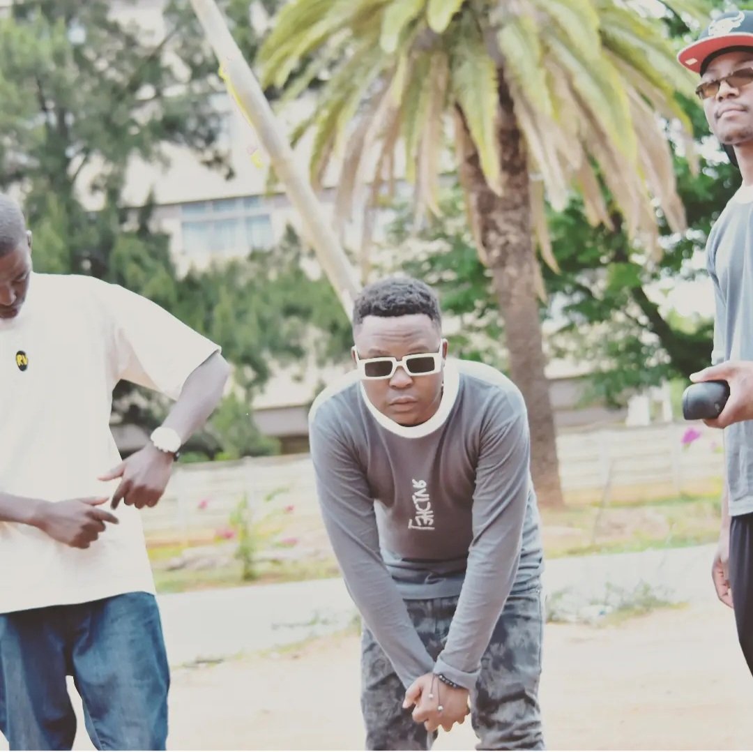 I'm tryna save the family like <a href="/arielsibanda/">Ariel sibanda</a> #BOSSO OUT NOW 
Check it out youtu.be/ow456KPQgNA?si…
<a href="/amplifiedstreet/">Ampstreet</a>
<a href="/CulxureMag/">#CulxureMag</a>
<a href="/HighlanderBosso/">Highlanders F.C</a> <a href="/SpotifyZim/">Spotify ZIMBABWE</a> <a href="/ZiFMStereo/">ZiFM Stereo</a> <a href="/ZimHipHopAwards/">Zim hip hop awards</a> <a href="/khulumanifm95/">Khulumanifm Radio</a> <a href="/SkyzMetroFM/">Skyz Metro FM</a> <a href="/SundayNewsZimba/">Sunday News</a> <a href="/munch_sip/">Munch & Sip</a> <a href="/thefixxzifm/">The Fixx</a> <a href="/RapLab09/">RapLab</a>