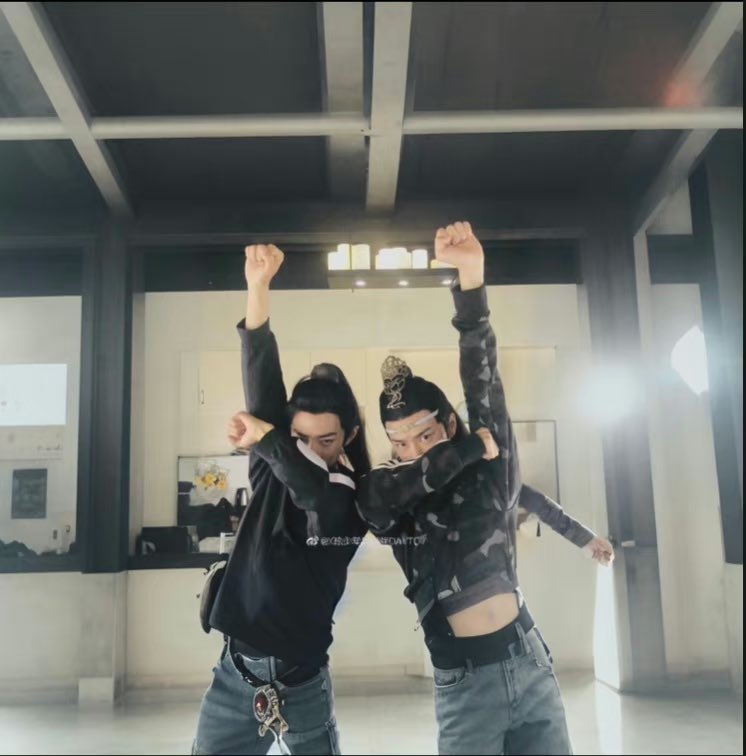 bjyxiao's tweet image. HAHAHAHAHAH wHAT IS THIS 😭

cr. PeachOohSh