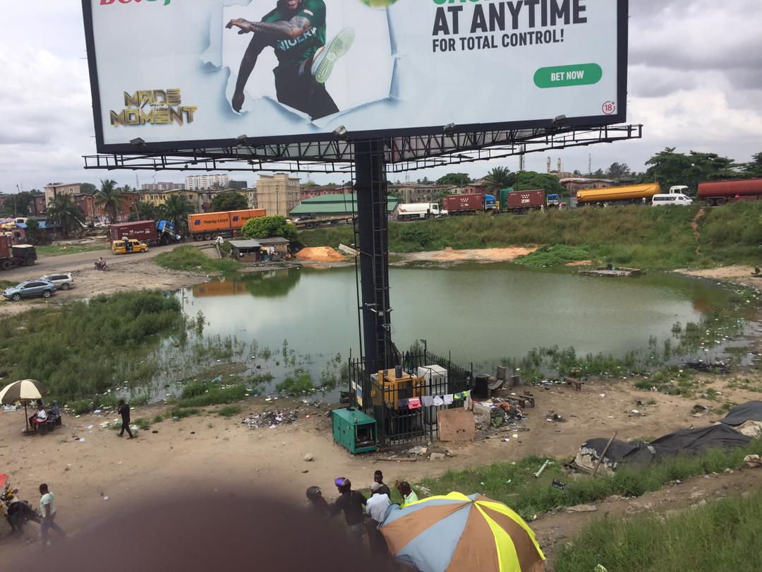 taiwoadewole's tweet photo. Now that the Ministry of Environment&amp;Water Resource through the effort of  @tokunbo_wahab has cleared Mile 2,think it is time for @LASPARKLagos to partner with organisation such as @fbralliance to transform these parks under a Private Partnership Initiative IMMEDIATELY  @LasgMOE https://t.co/2QVVblpfLA