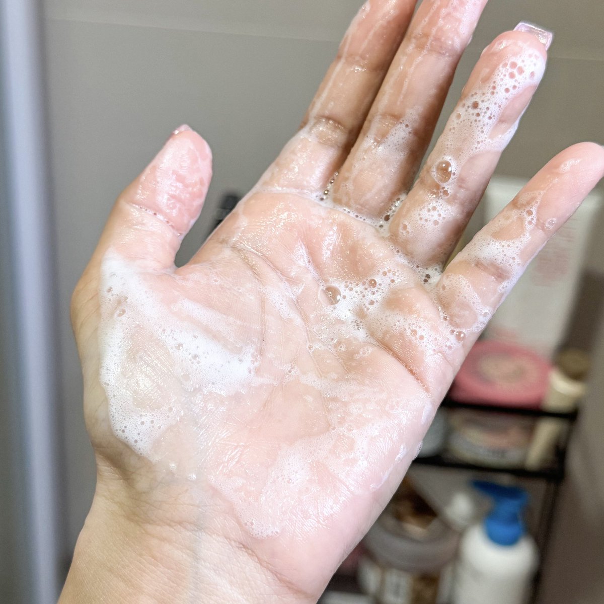 hafonlyone's tweet photo. ARAYA Feminine Cleanser คือใช้ดีมากกก เมื่อก่อนใช้น้ำเปล่าล้างตลอด สิ่งที่รู้สึกได้เลยคือยังมีกลิ่นอับและชอบมีตกขาวมาบ่อยๆ แต่ล่าสุดใช้จะหมดขวดแล้วว สิ่งที่เปลี่ยนไปคือน้องสาวกลิ่นหอมสะอาดมาก ชุ่มชื้น ไม่แห้งไม่คัน ตกขาวก็แทบไม่มีเลยแบบเลยยย เพราะภายในสมดุลขึ้น อะไรๆก็ดีตามไปด้วย ชอบมาก 🫶🏻
