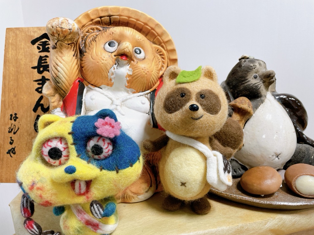 HASK_624's tweet photo. 金長まんじゅうのハレルヤです☺
金長たぬきの民話もあり
ハレルヤには様々なたぬきの
置物がいっぱい！
本日は厳選の数匹の方に出演いただきました。
本日は原田たけしさんの絵本キャラ
ゾンビハムスターねずこと
ハレルヤのハレたんともにハイチーズ🌟
＃徳島みやげ　＃徳島　＃饅頭　＃四国 https://t.co/l53vmktOiF