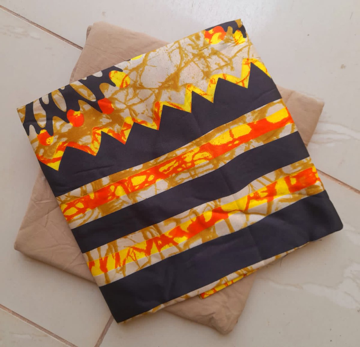 ArzakMohorret's tweet image. My Job  through  out this Season is make you look Amazing💃 RendyWorld  

Price: #3500

Available in Jos.👌

Nationwide delivery.

Bulk orders available.

Make your orders now 
Let's transact.

 #rendynation 
#plainandpatternfabrics 
#plainandpatternstyles