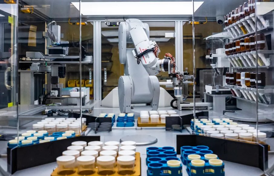 🗓️ #FlashTweet, le petit journal des grandes innovations
Édition SPÉCIALE IA du 30 novembre 2023
⚡️ <a href="/EmmanuelleL9/">Emmanuelle Leneuf</a> vous briefe sur les avancées de l’IA 🧠… le jeudi aussi 😁

🗞️ Les nouveaux matériaux découverts par DeepMind, Amazon lance un concurrent de Midjourney, les usages