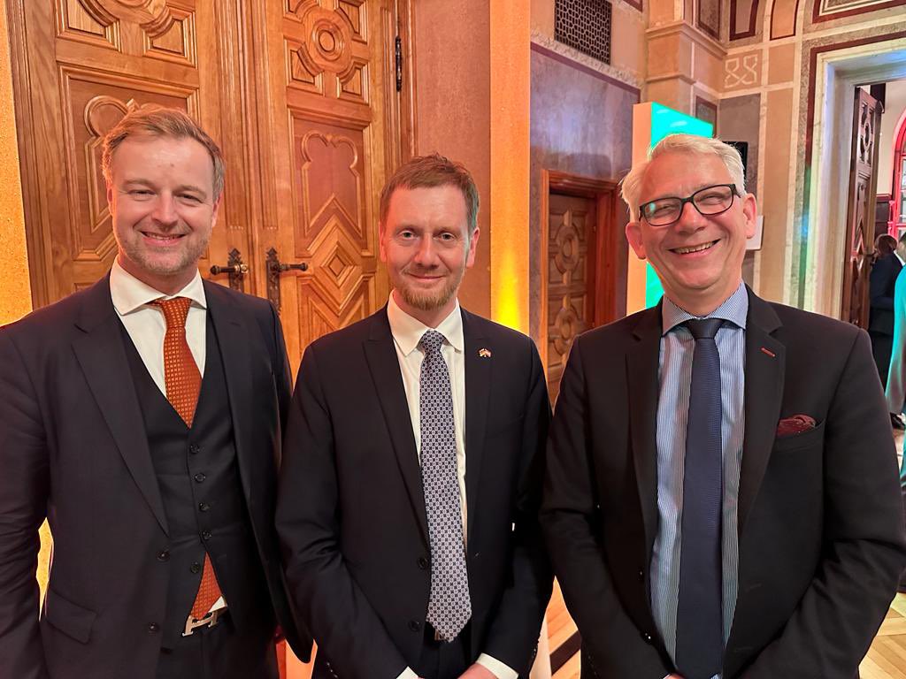 CrefoMan's tweet photo. Tolle Rede von Michael Kretschmer, Ministerpräsident von Sachsen bei der DHK in Österreich. https://t.co/afWH7monFH