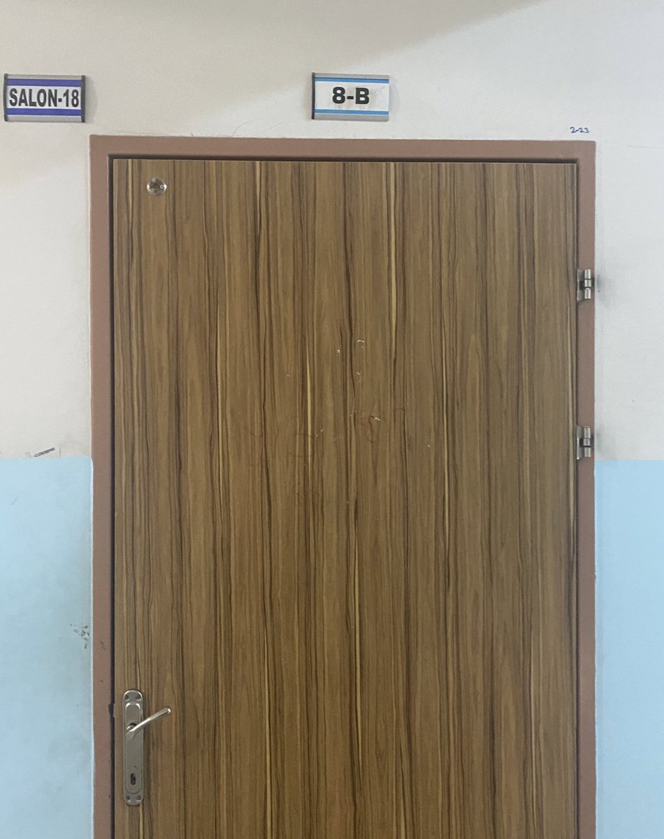 Eğitim fakültelerinde dersi yok ama en zoru da tüm derdini sıkıntını şu kapının arkasında bırakıp sınıfa girebilmek bence