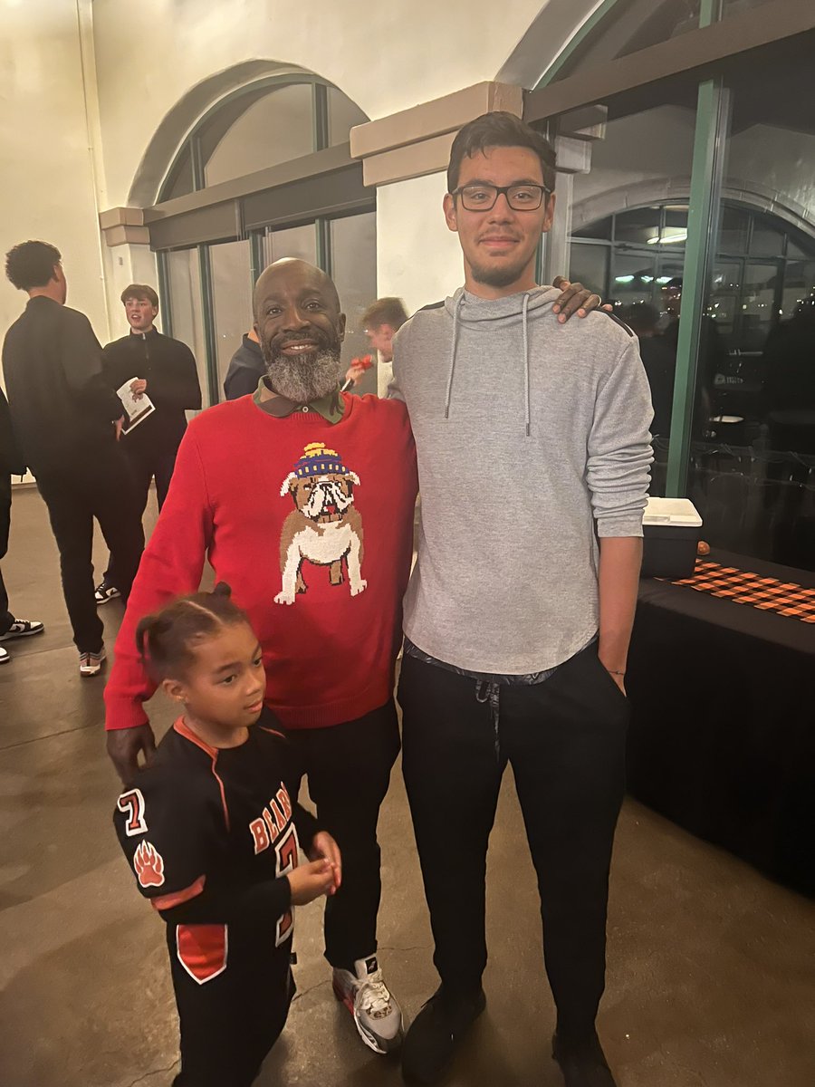 GabrielQuezada_'s tweet photo. Extremely honored and blessed to have received the Mark Uhrenholt Memorial Scholarship for the 2023 season. I can’t thank my coaches and Coach Uhrenholts family enough for this amazing honor. https://t.co/RvCcB0oI1F