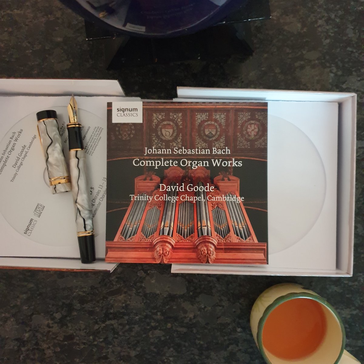 ClassicalCritic's tweet photo. #morninglistening through #DavidGoode's Bach Organ Cycle, played on the #MetzlerOrgelbau instrument @ Trinity College Chapel on @SignumRecords. Disc 10, Ps&Fs, choral preludes. A high point.
Amazon: https://t.co/ecgldfxcvK
Which's your fave from among the #BachOrganCycleSurvey? https://t.co/Ik3tYjPEfZ