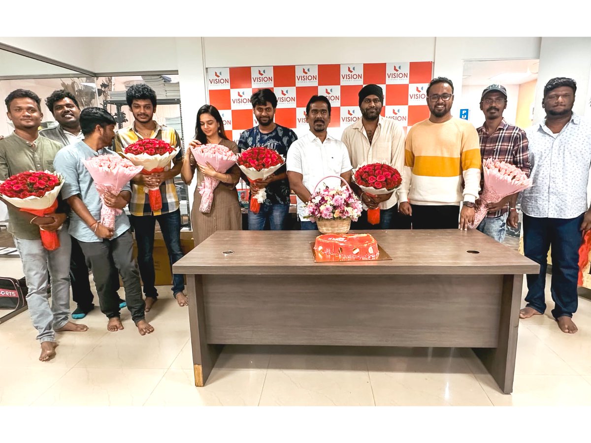 GoldwinSharon's tweet photo. #FilmDistributor & #Exhibitor @sakthivelan_b of @SakthiFilmFctry is expressing a gesture of love with the Joe Movie team. 💙
#Joe |#Joemovie |#rioraj https://t.co/bHStTsS81D