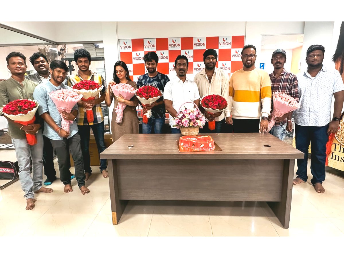 GoldwinSharon's tweet photo. #FilmDistributor & #Exhibitor @sakthivelan_b of @SakthiFilmFctry is expressing a gesture of love with the Joe Movie team. 💙
#Joe |#Joemovie |#rioraj https://t.co/FcVXTktvvw