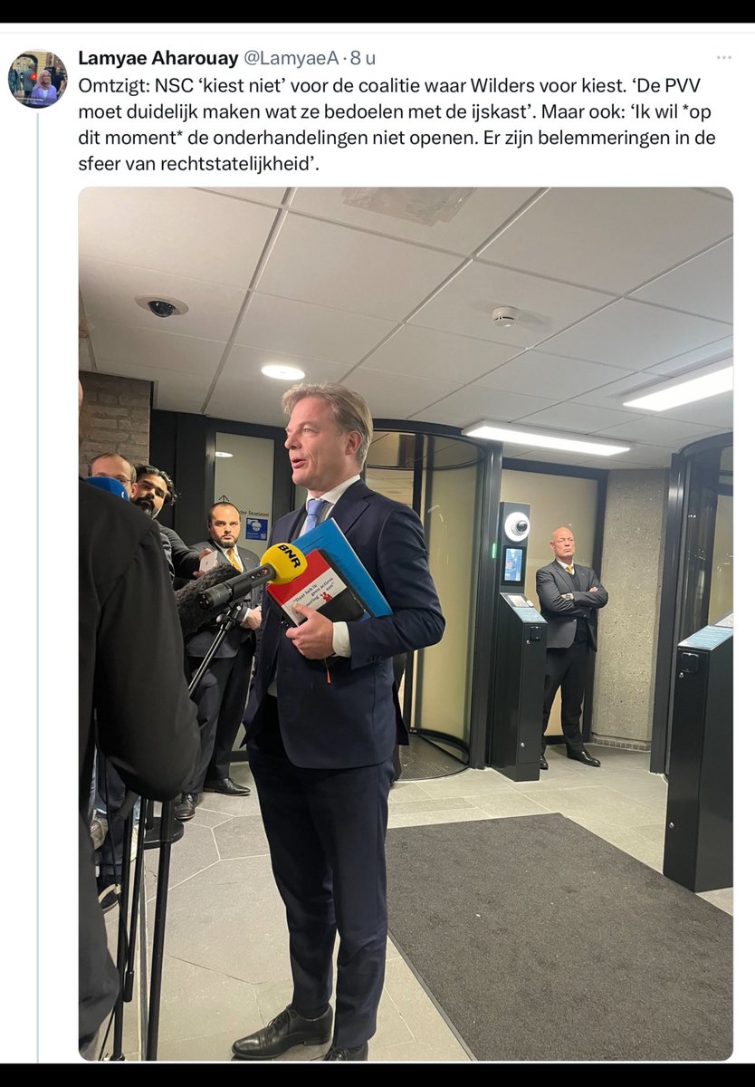 MonicaKeyzer's tweet photo. 🎁🧧Cadeautip.
👠👞Schoencadeau.
🎄🎅Voor onder de kerstboom.
📘✍️Notitieboek ‘Daar heb ik geen actieve herinnering aan’

#Rutte #PaperOnTheRocks @paperontherocks @LamyaeA https://t.co/G7LCRbpz9O