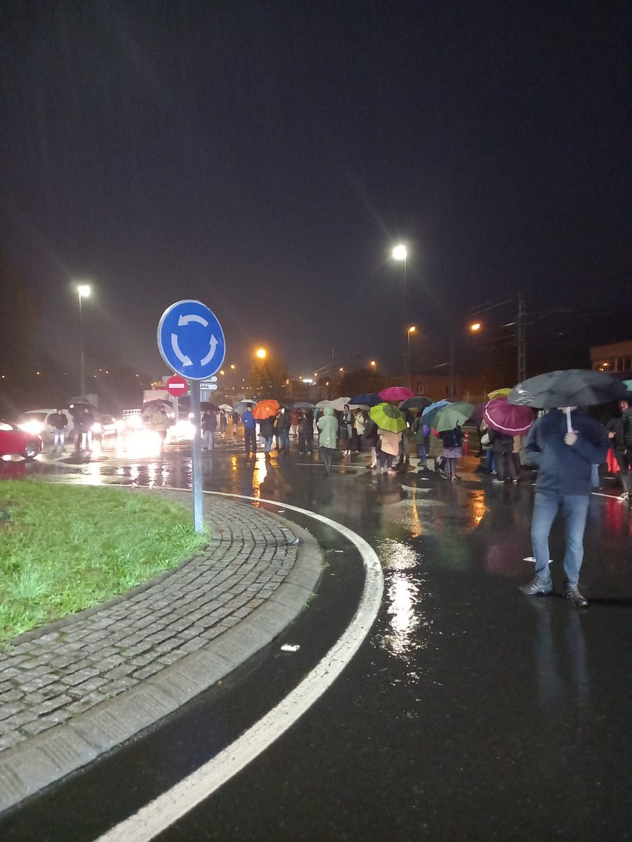 LAB_eskumaldea's tweet image. Gaur goizean GREBA FEMINISTA OROKORREAN #Zamudio eta #Derio-ko kaleak moztu ditugu. ZAINTZA SISTEMA PUBLIKO ETA KOMUNITARIOAREN ALDE, DENAK GREBARA!

#GrebaFeministaOrokorra
#HuelgaFeministaGeneral
#ZaintzaEskubideKolektiboa