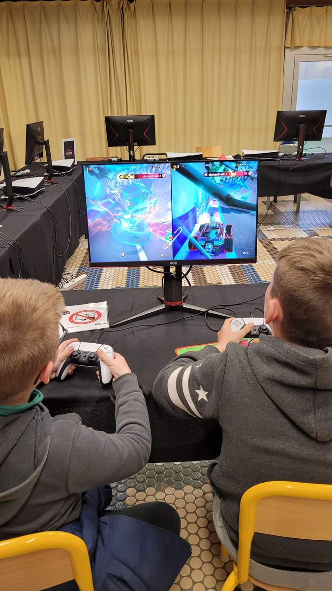 Team_OLG_'s tweet photo. Hier nous avons eu la chance de pouvoir intervenir sur le centre aéré d'Entressen et de proposer à 45 jeunes un tournoi de jeu vidéo sur PS5! Un très bon moment pour les enfants ainsi que pour la team OLG! 
Bravo à Antonin notre grand gagnant 1/2 https://t.co/U3WSeJ9Q7X