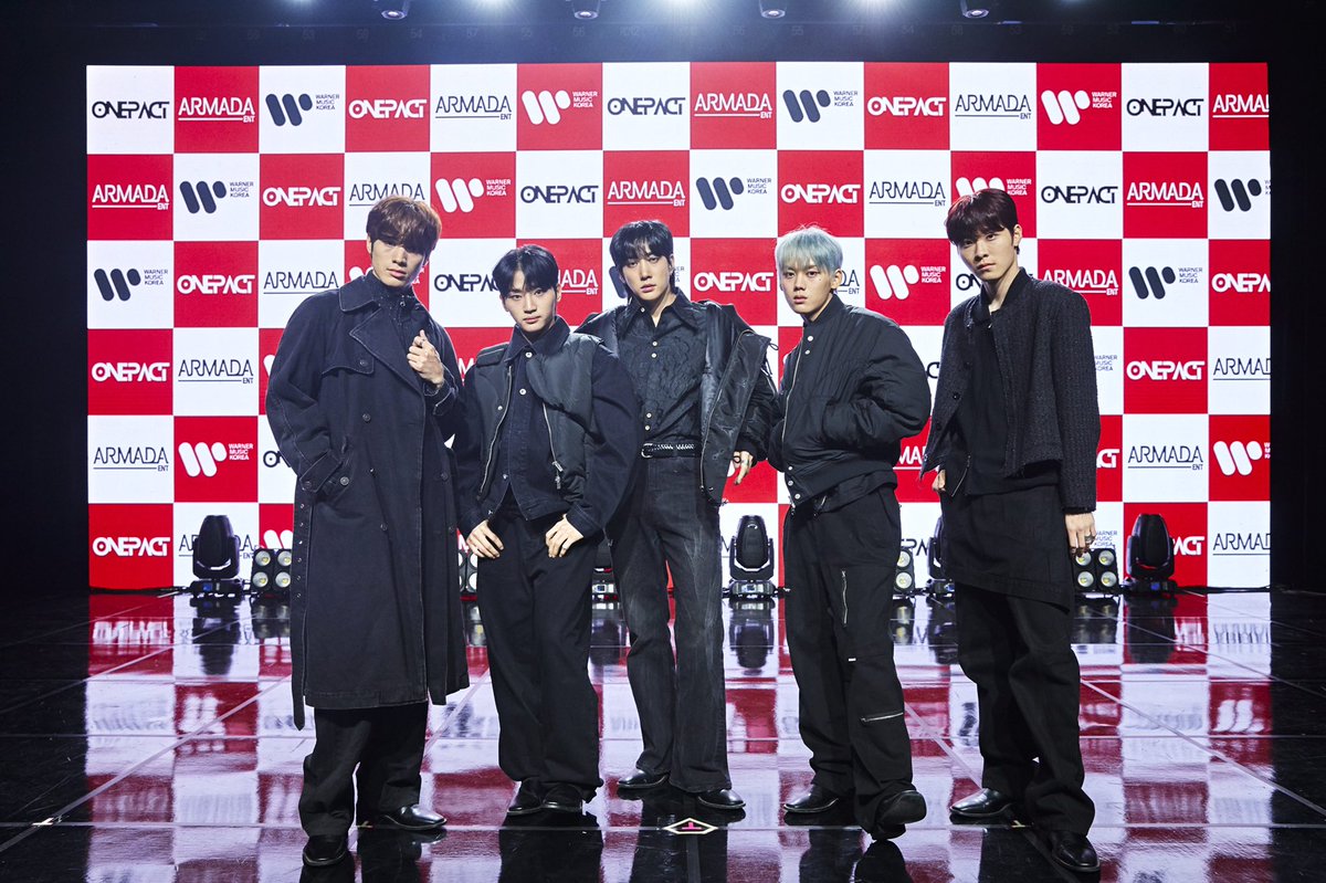princejaychang's tweet photo. so this is one pact's members official position according to their introduction during their debut showcase: 

jongwoo ➡️ leader
jay ➡️ main vocalist
tag ➡️ rapper, producer, vocal
seongmin ➡️ sub vocal, visual
yedam ➡️ maknae

#ONEPACT_DEBUT
#ONEPACT #원팩트 #ワンパクト https://t.co/8yIL5HpjRj