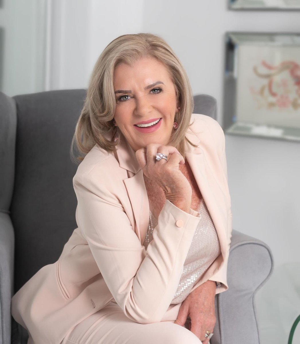 Visualize your dreams with the clarity of a masterpiece. The canvas of your imagination is the birthplace of extraordinary realities. 🎨 

#thursdaythoughts #quoteoftheday #dreambig #visualisation #goalsetting #manifestation