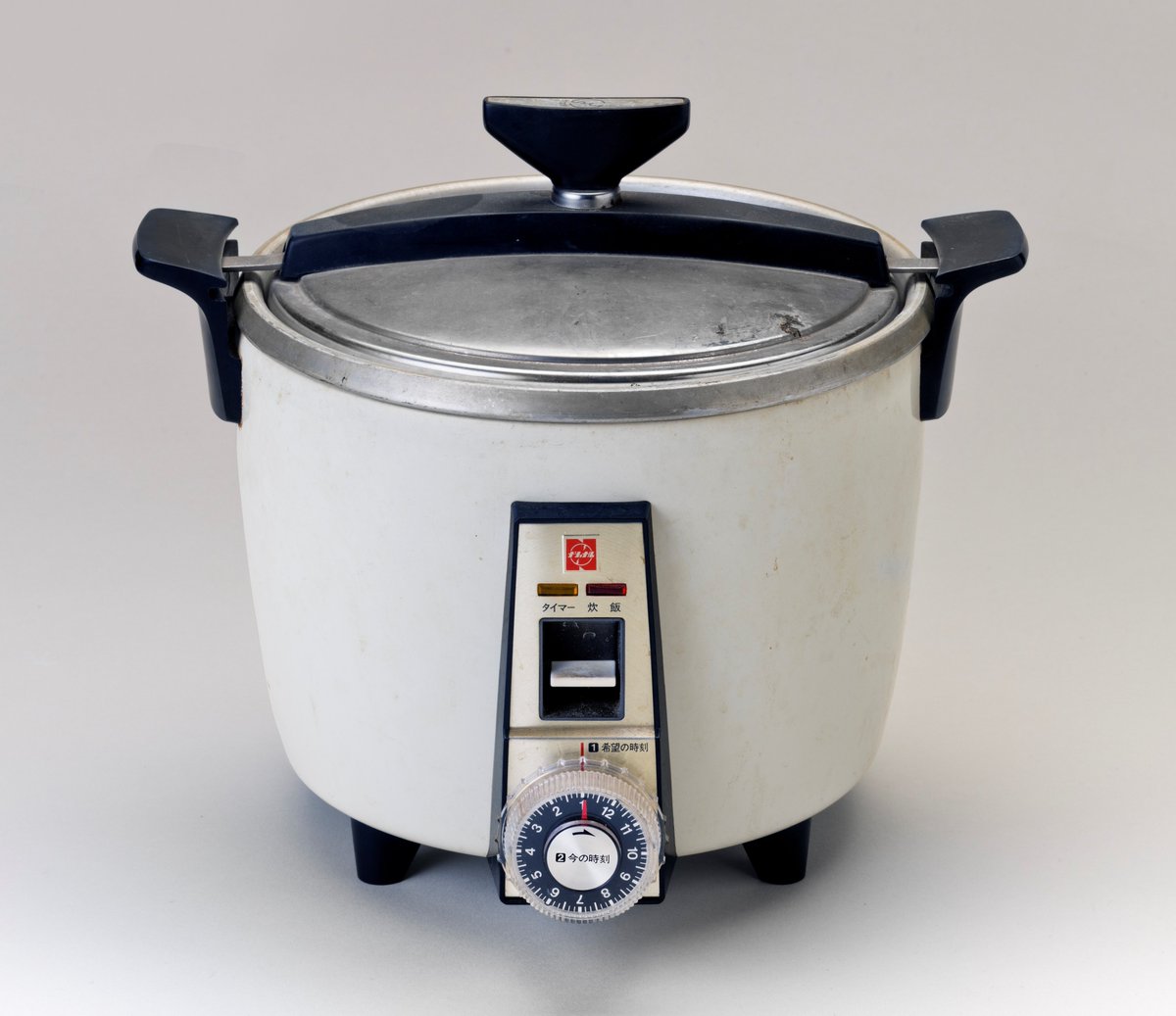 電気炊飯器(1965-1984)】 電気炊飯器は、1955年に東京芝浦電気株式会社 