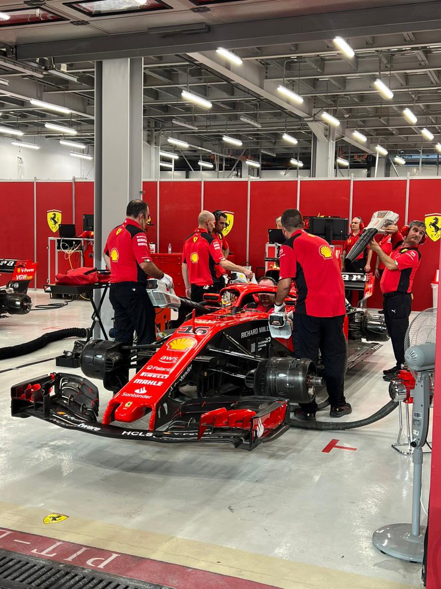 IbrahimAlZubadi's tweet photo. سيارتا فيراري #SF71H لموسم #فورمولا1 2018 أمامي مباشرة اثناء تحمية محركاتها وتجهيزها لكل من شارل لوكلير وكارلوس ساينز لعمل محاكاة سباق والانطلاق للسباق و وقفة صيانة أمام الجمهور الحاضر لـ #مهرجان_فيراري على #حلبة_كورنيش_جدة ، شعور رائع 🇮🇹🇸🇦💚❤️
#essereFerrari #FerrariFestival https://t.co/EVYZ83fydQ