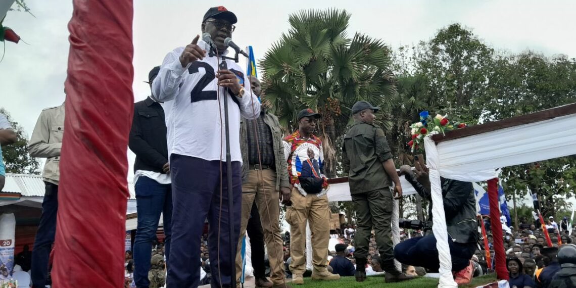 wembi_steve's tweet image. #RDC #BUTA :  “Vous avez beaucoup de produits alimentaires qui pourrissent faute des infrastructures routières. Soyez patients, si vous me réjouissez le 20 décembre, moi aussi je vais vous faire réjouir”, a dit le président de la République sortant Tshisekedi candidat numéro #20.