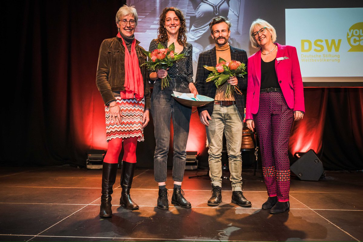 @herr_reese@social.cologne (@jonasree) on Twitter photo Danke <a href="/dsw_de/">Deutsche Stiftung Weltbevölkerung (DSW)</a> für den Medienpreis, den <a href="/cronopio85/">Lisa Rauschenberger</a> und ich für eine Reportage aus Ruanda bekommen haben:
dsw.org/wp-content/upl… Danke <a href="/dsw_de/">Deutsche Stiftung Weltbevölkerung (DSW)</a> für den Medienpreis, den <a href="/cronopio85/">Lisa Rauschenberger</a> und ich für eine Reportage aus Ruanda bekommen haben:
dsw.org/wp-content/upl…