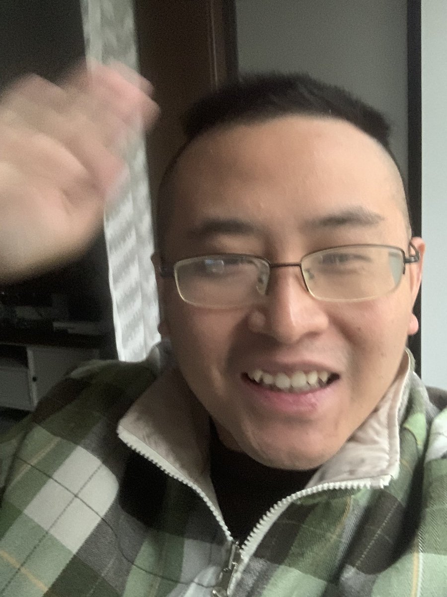 JamesCageWhite's tweet image. I’m playing RuneScape. It’s free game . Perfect for saving guy like me