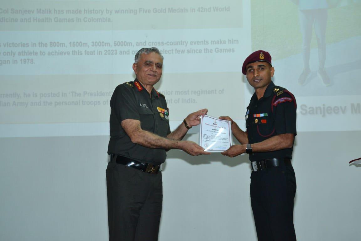 dgafms_mod's tweet photo. #LtGenDaljitSingh, #DGAFMS felicitated Lt Col Sanjeev Malik #ArmyMedicalCorps #IndianArmy who created a history by winning five gold medals during 42nd World Medicine & Health Games #MEDIGAMES held in Columbia in #Athletics. The felicitation ceremony held at #AFMC, #Pune on 30 Nov 2023.

#Proud #Sports

@SpokespersonMod
@adgpi
@PIB_India