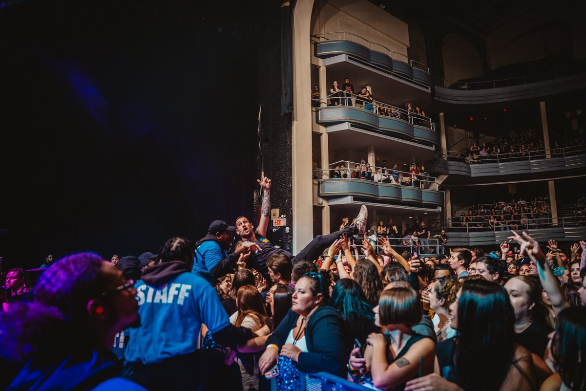 nikkimarieJPG's tweet photo. Big L. My crowd shots FUCK. https://t.co/F1guf51gdq