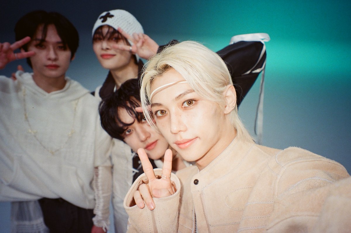 M2MPD's tweet photo. 필름카메라로 기록한 11월의 추억📸 12월에도 쭈욱 엠투와 함께해요❣ #11월의엠투 #M2film #BE_ORIGINAL #StrayKids #스트레이키즈 @Stray_Kids https://t.co/M1c0NMeKLf