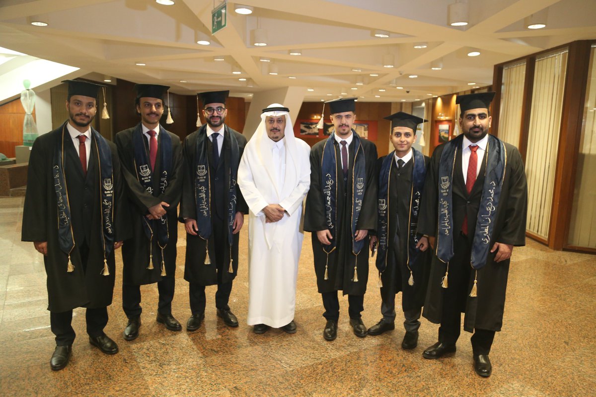egmoegovsa's tweet photo. الملحقية الثقافية تشارك في حفل تخرج الطلبة الوافدين الدارسين بكلية الطب بجامعة الاسكندرية
بحضور د/ منصور بن زيد الخثلان القائم بأعمال الملحقية الثقافية،وحصول بعضهم على مراكز متقدمة في ترتيب الأوائل، وذلك في حفل تخرج الطلبة الوافدين بالبرنامج التعليمي الدولي من كلية الطب البشري. https://t.co/WgzROKdVOF