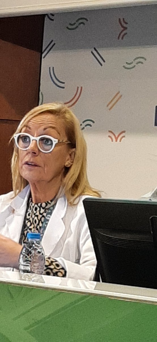 AdelaidaZabale1's tweet photo. XVI Jornada Anual de la Direcció Infermera @hospitalclinic per donar a conèixer #treballs #científics dels professionals de la Direcció #Infermera.
Presentació @gemma6316 https://t.co/yEendFDVbS