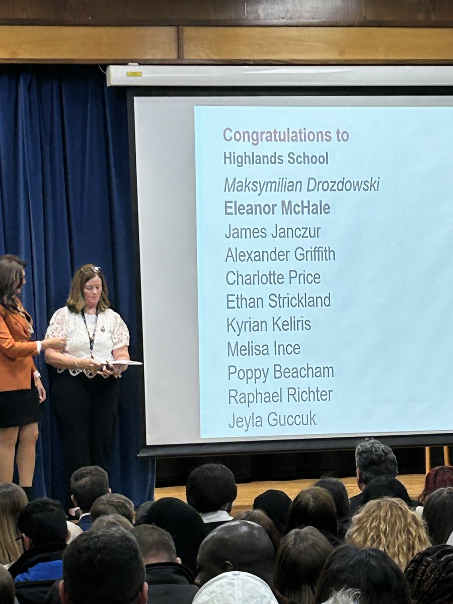 Highlands_sch's tweet image. A number of our year 12s and their families were invited to ‘The Enfield High Achievers’ Evening’ to celebrate their astounding 2023 GCSE results. 
Students were presented with their awards then took part in a workshop on applications to Higher Education. #highachievers