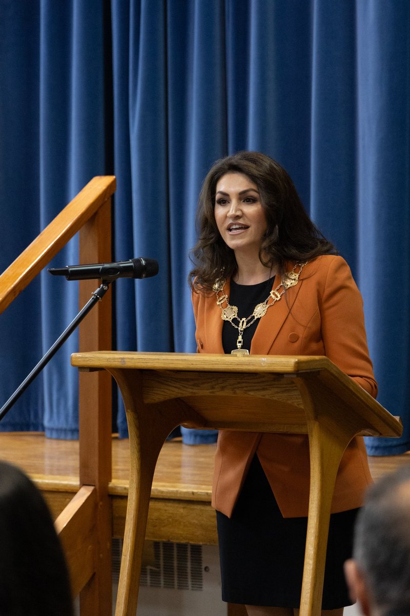 Highlands_sch's tweet image. A number of our year 12s and their families were invited to ‘The Enfield High Achievers’ Evening’ to celebrate their astounding 2023 GCSE results. 
Students were presented with their awards then took part in a workshop on applications to Higher Education. #highachievers