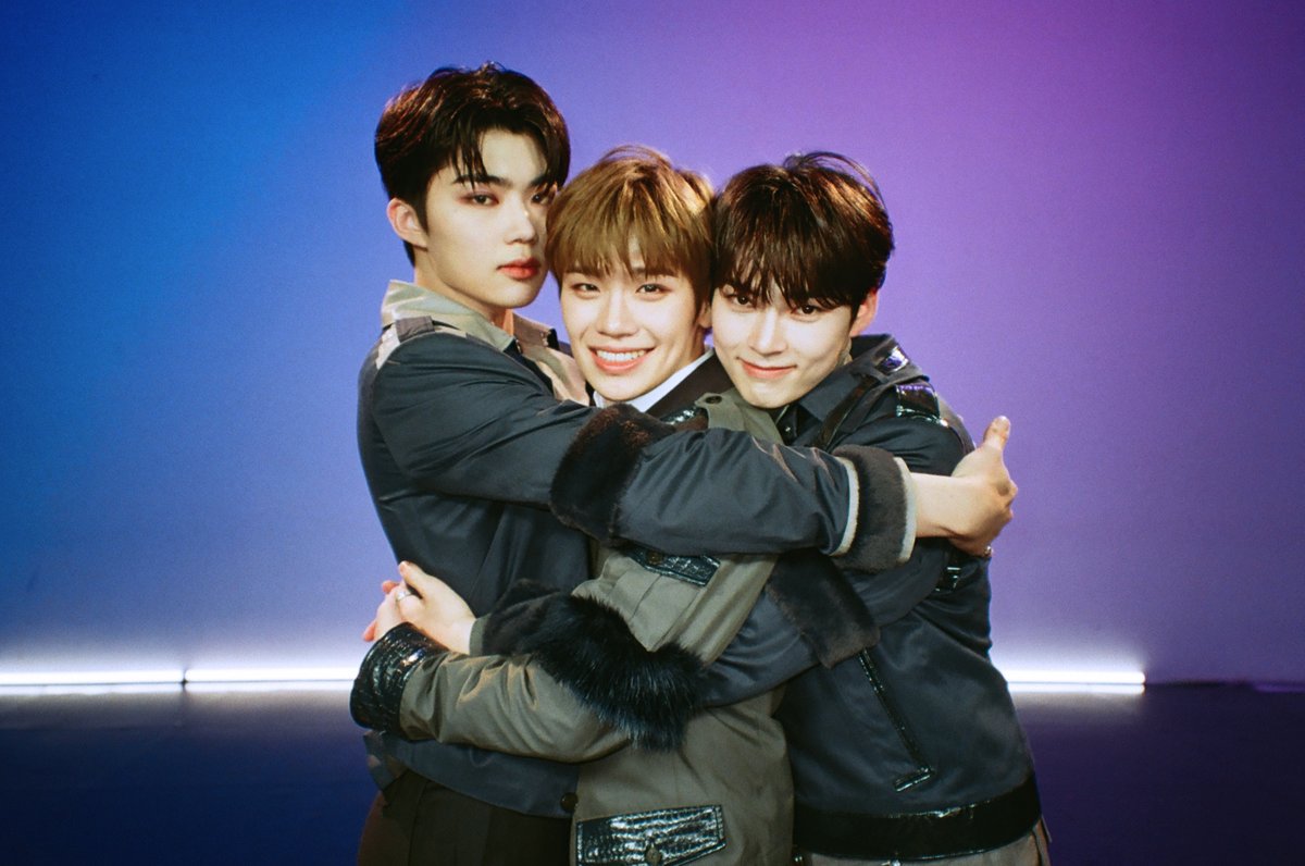 필름카메라로 기록한 11월의 추억📸 12월에도 쭈욱 엠투와 함께해요❣ #11월의엠투 #M2film #릴레이댄스 #ZEROBASEONE #제로베이스원 <a href="/ZB1_official/">ZEROBASEONE</a>