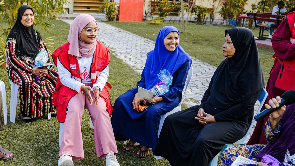 IFRCAsiaPacific's tweet photo. Maldivian Red Crescent is providing valuable services to senior citizens. 👴🧓

People from Kulhudhuffushi city, north of the country received free health testing, pension-related services, and played games and participated in engaging intergenerational dialogue with volunteers. https://t.co/ueszWB3KRp