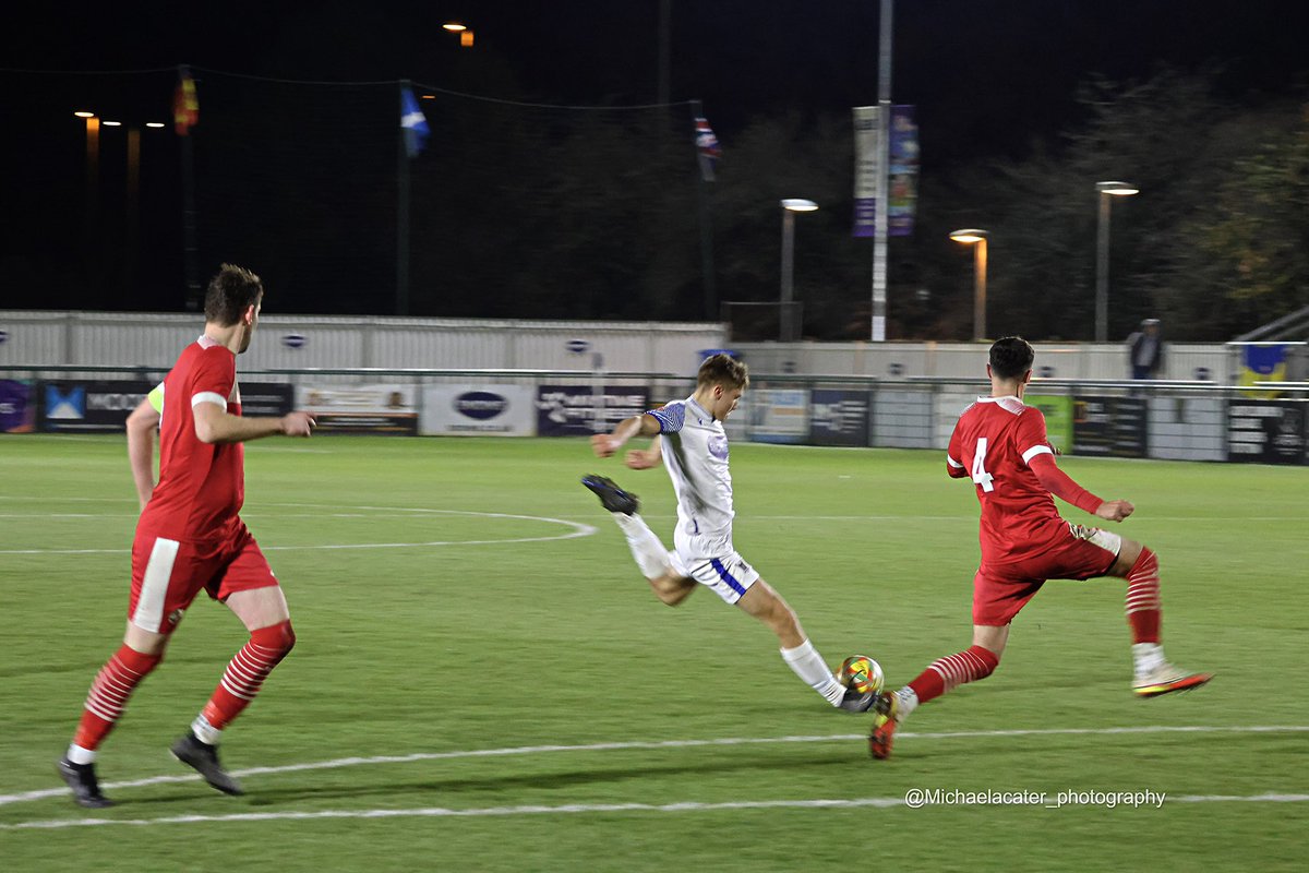 MichaelaCater94's tweet photo. Favourite shot 📸 
3-1 by @AFCTotton vs @DowntonFC 📸 #southamptonseniorcup⚽️ @SotonDivFA 

#GoStags🦌 

#clubphotographer #footballphotography #sports #mediapictures 
@dailyechosport @swsportsnews @Lymingtontimes 
@NonLeaguePaper @NonLgeProgs https://t.co/wsdW7GGDo6