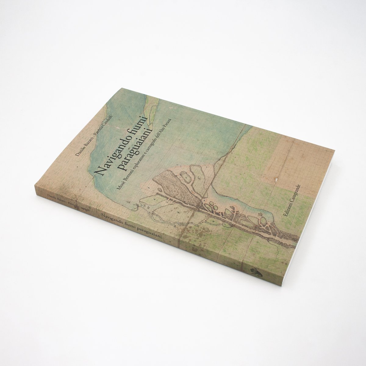 casagrande_ed's tweet photo. «Navigando fiumi paraguaiani. Mosè Bertoni esploratore e cartografo dell'Alto Paranà». In questo nuovo volume, gli studiosi Danilo Baratti e Patrizia Candolfi raccontano il viaggio del naturalista Mosè Bertoni alle cascate del fiume Paranà.

#cartografia #Bertoni #Paraguay https://t.co/bJ4CuzKkfL