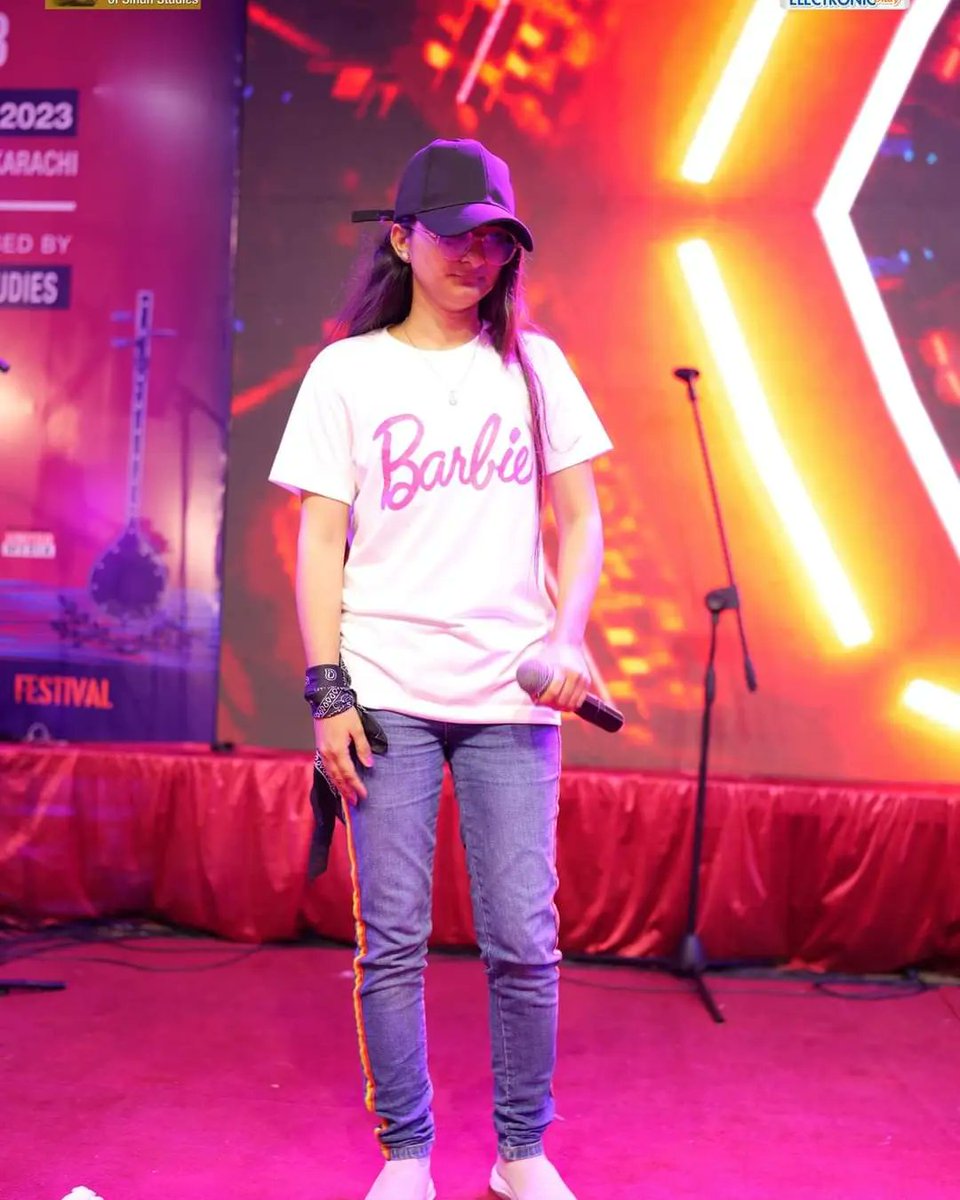 SINDHICHHOKRI05's tweet photo. Check the facts________❤🧿🫰🤟
#sindhifirstfemalerapper #SindhiChhokri #pahnjigang #sindhihiphop #sindhirap #latifartfestival https://t.co/tLLU7rpyWi