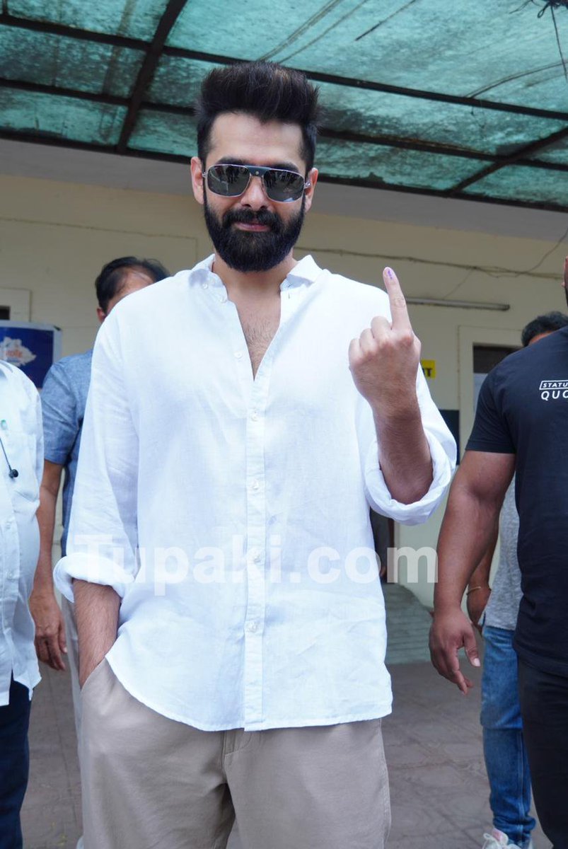 Ustaad @ramsayz exercises his Vote 🗳️ at Banjarahills Polling Booth !!

#RamPothineni #TelanganaAssemblyElection2023 #TelanganaAssemblyElections #TelanganaElections #DOUBLEiSMART #Tupaki