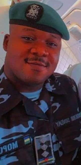 Some suspected  #EFCC operatives who specialize in harassing and  arresting youths  on the false claim that they’re yahoo boys broke into an apartment belonging to a Nigerian police officer, DSP Sunday Okoebor in Asaba. 
Immediately they knew he was a police officer,  they