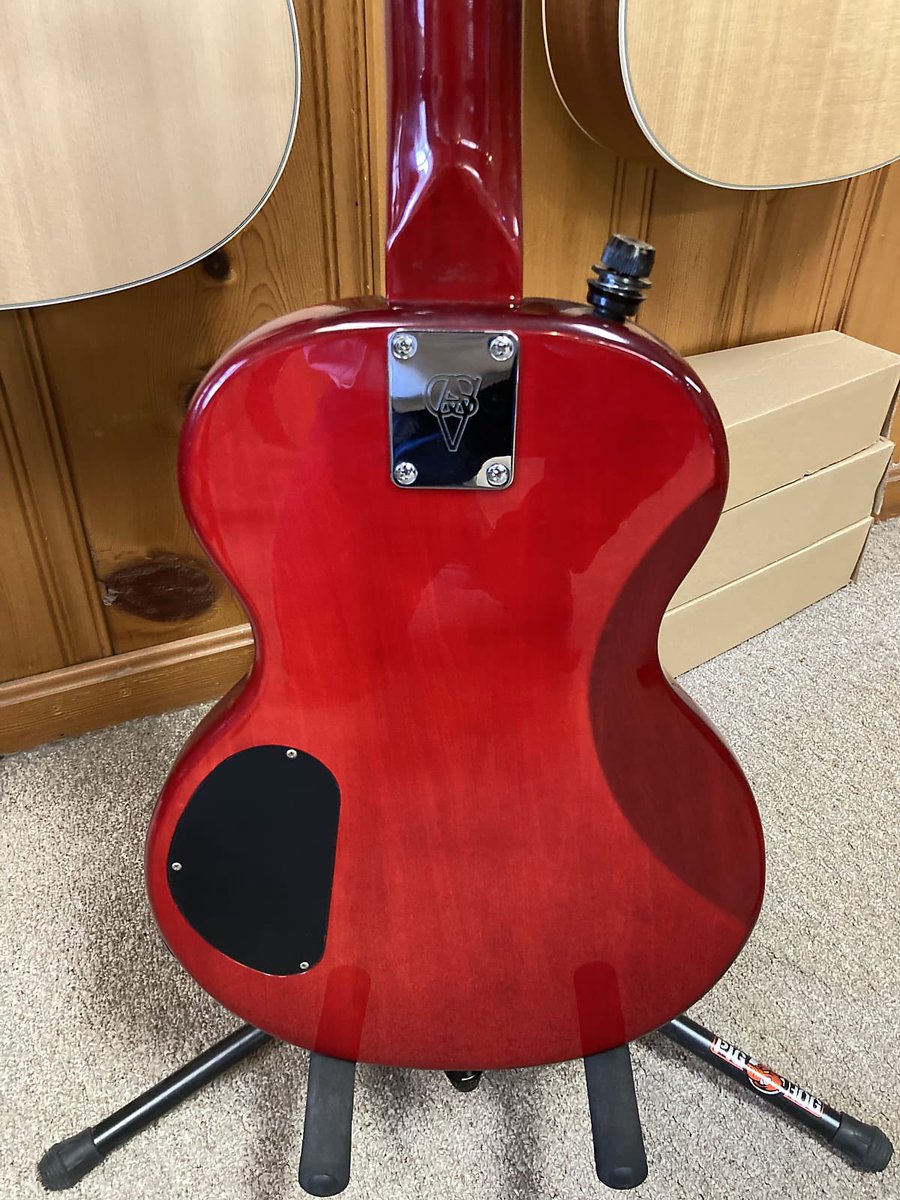 発作が再発しかかってる。尖った高価なギターはもう欲しいモノがない